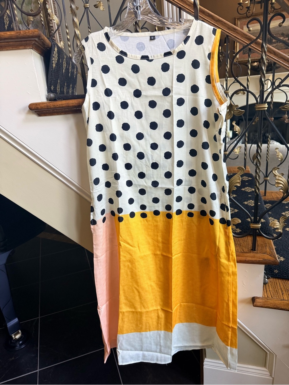 Beautiful NWOT Summer sleeveless maxi dress. Bright colors. Size S